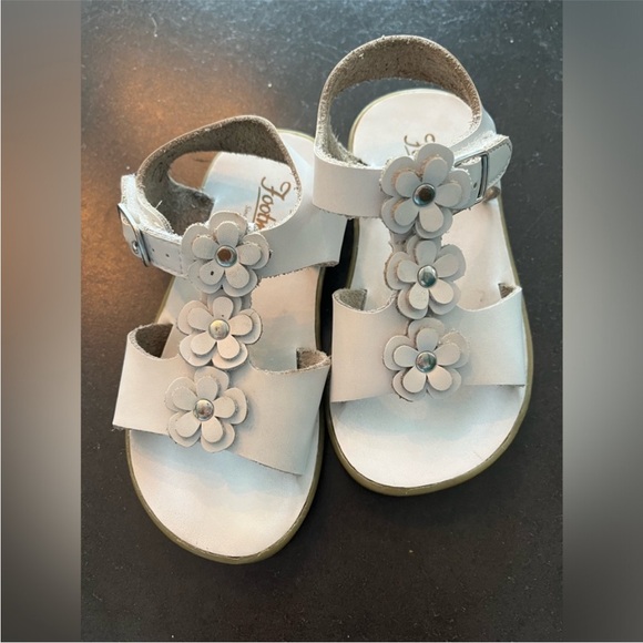 FootMates White Sandals with Ankle Strap - Picture 2 of 2